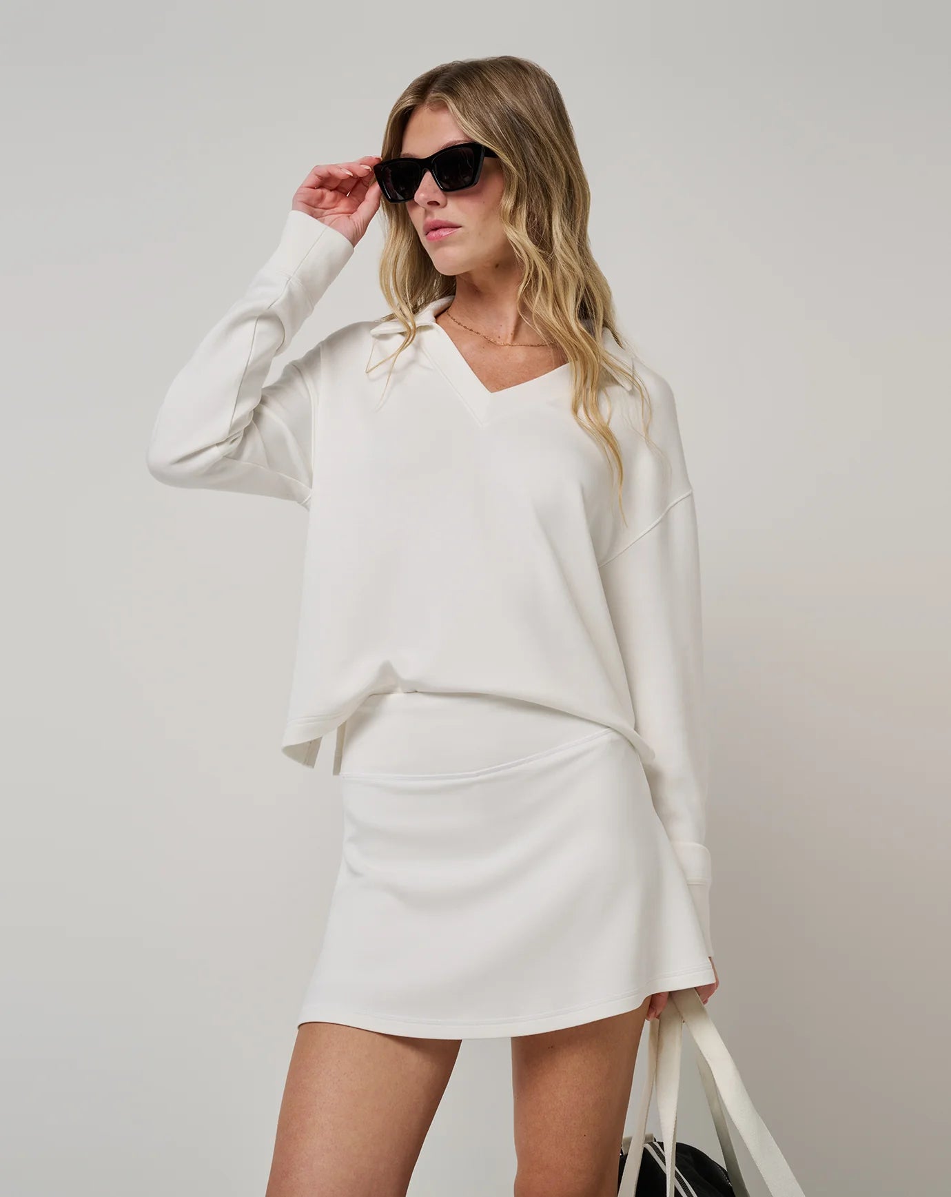 Skyloft Soft V-neck Pullover-white