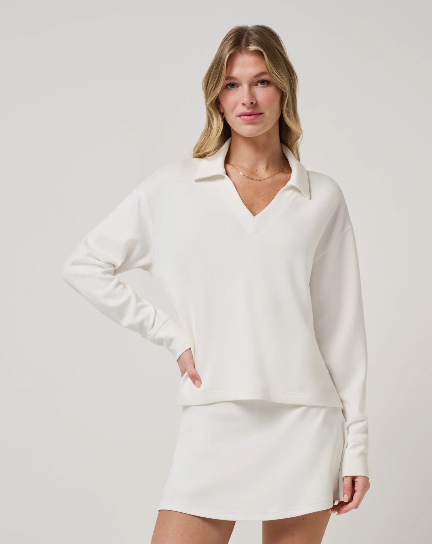 Skyloft Soft V-neck Pullover-white