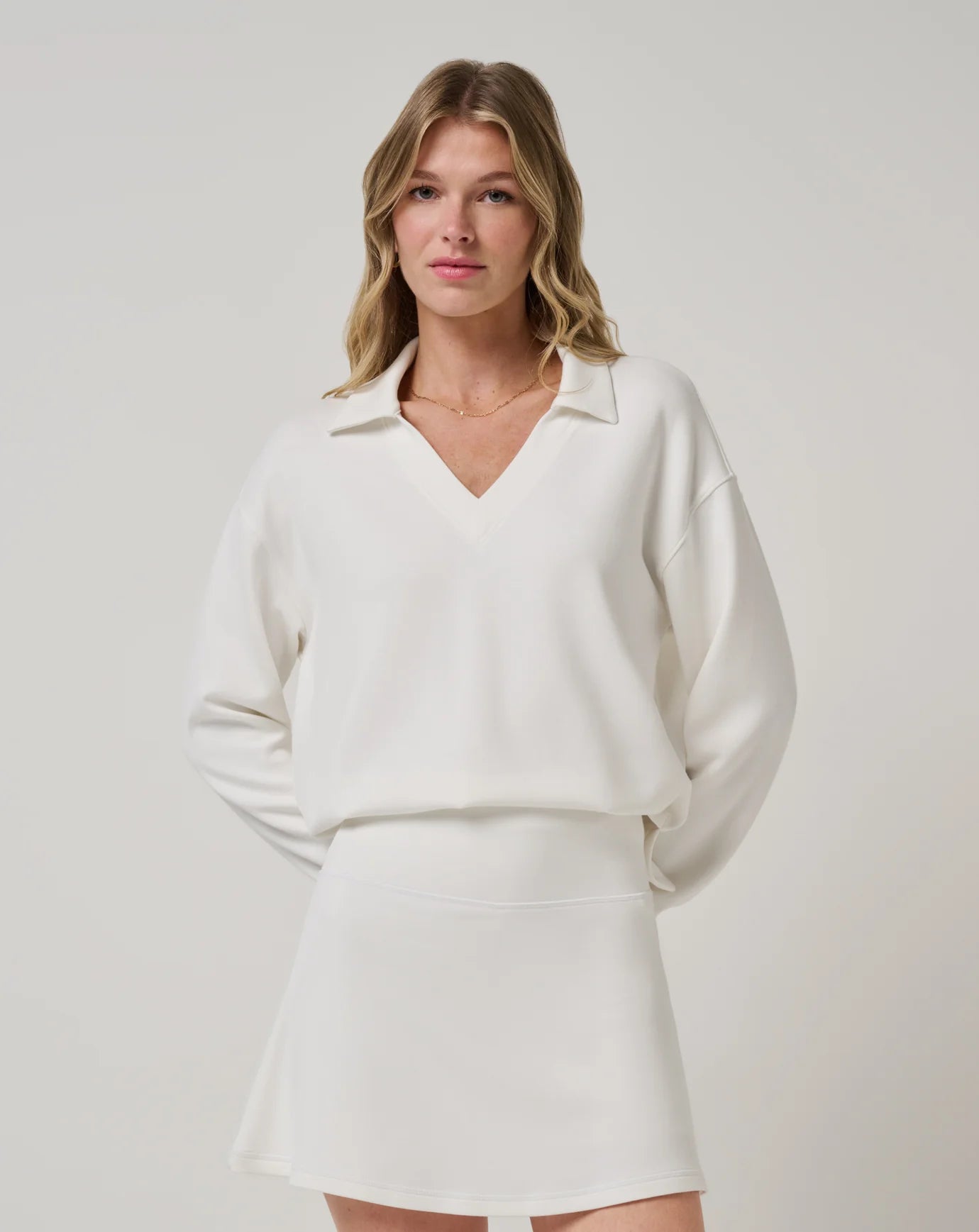 Skyloft Soft V-neck Pullover-white