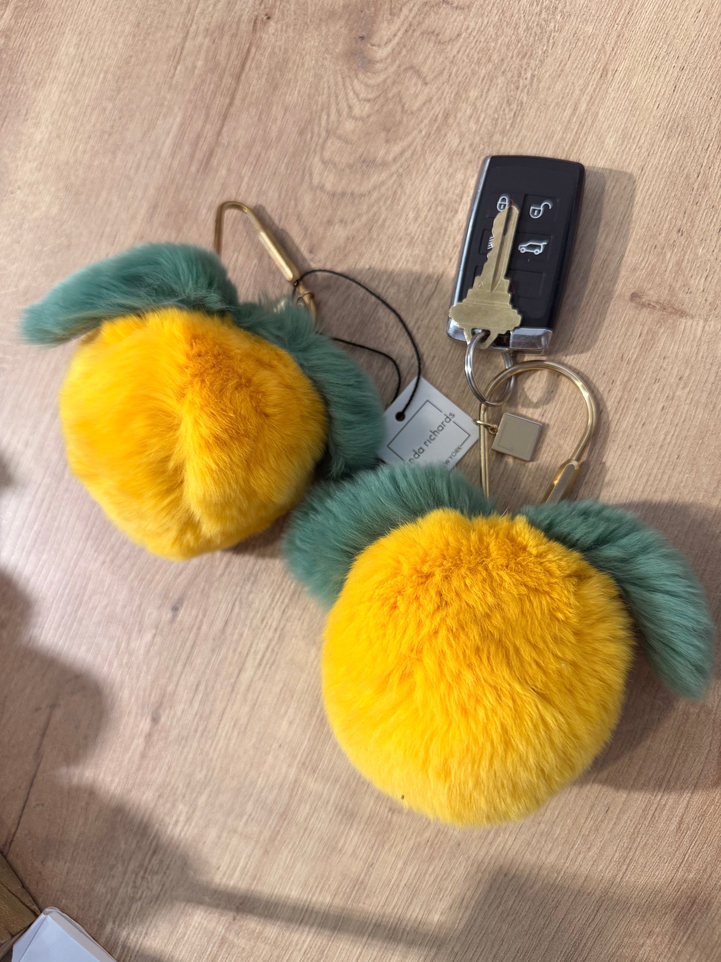 Peach🍑? Lemon🍋? Keychain